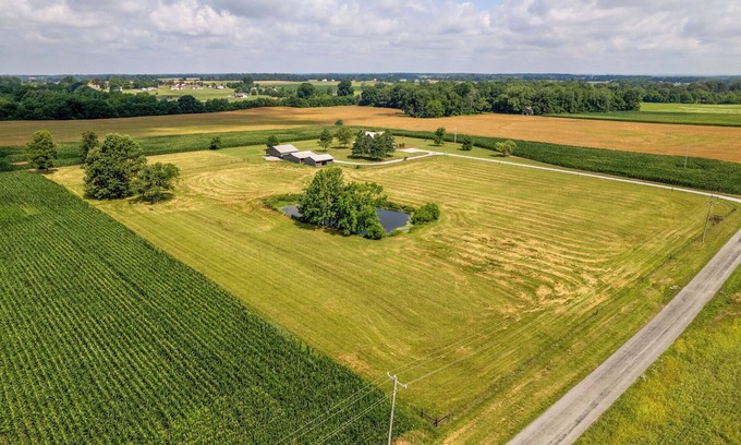 Springfield Cabina | Peaceful Cabin Retreat with three porches, fire pit and views on 25 acres