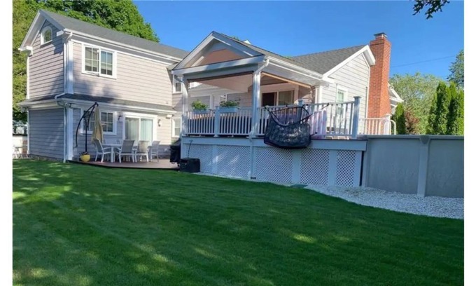 Stratford Casa | Peaceful, cheerful 4 bedroom home with a pool