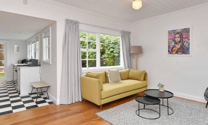 Edgeware Casa | Peaceful City Retreat |Steps to Arts, Eats & Parks