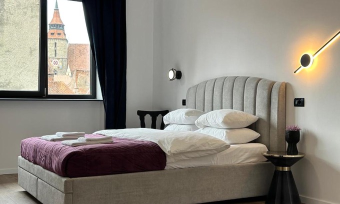 Brasov City Centre Apartamento | Peaceful condo for romantic getaways near Black Church - 3min walk