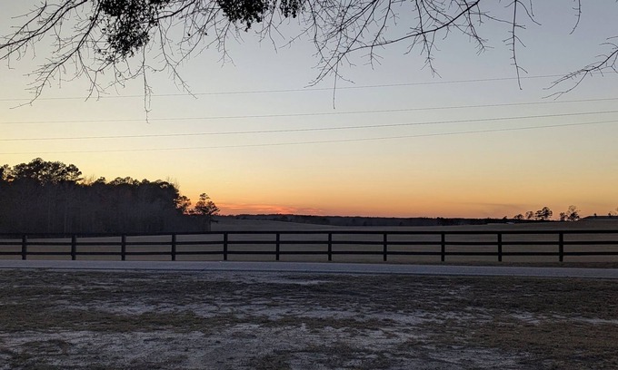 Kershaw Casa | Peaceful, Country living! Beautiful view from front porch!
