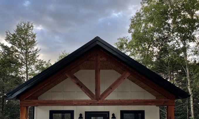 Walnut Shade Cabaña | Peaceful farm cottage near Branson, on property of a flower farm & apple orchard