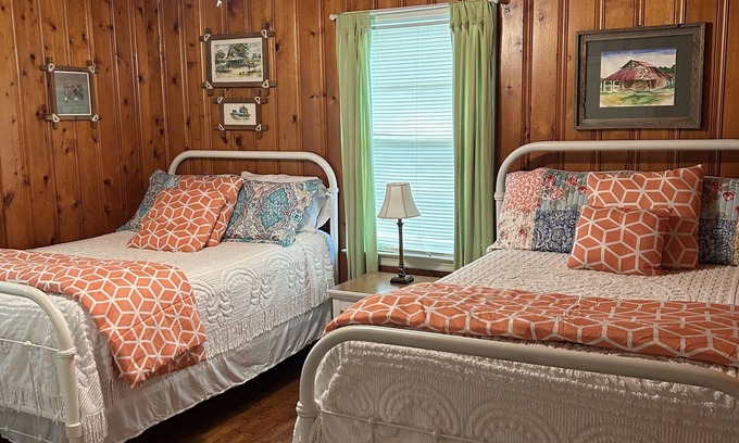 Mullins Casa | Peaceful Farm Getaway