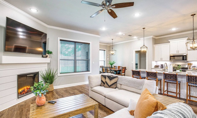 Flint Casa | Peaceful Flint Home, Close to Lake Palestine!