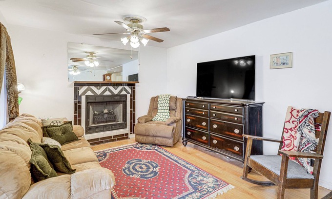 Kempwood Casa | Peaceful Home w/ Yard: 13 Mi to Downtown Houston!