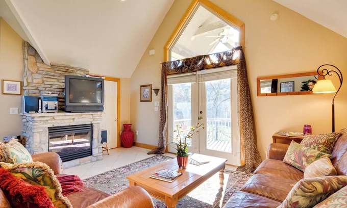 Lake Lure Cabina | Peaceful Lake Lure Cabin w/ Fireplace!