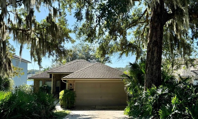 Arlington Casa | Peaceful Lakefront Home in Hidden Hills