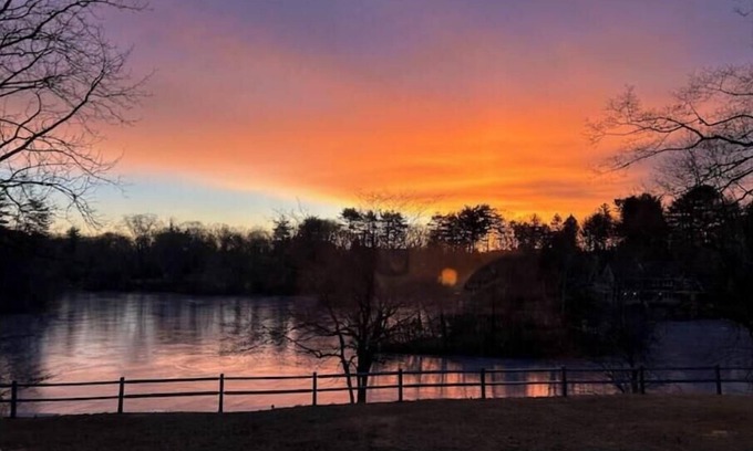 Greenwich Apartamento | Peaceful lakeside retreat in Greenwich [2BR, 1BA]