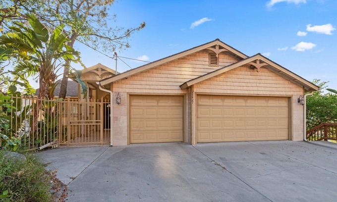 Friant Casa | Peaceful Lakeside Retreat on Millerton Lake ~ Gameroom ~ 3 Bedroom