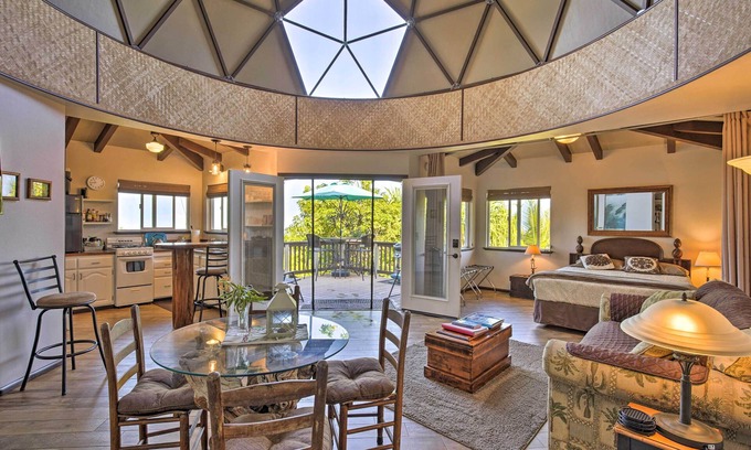 Captain Cook Apartamento | Miloli'i Cottage w / Patio amueblado y vistas al mar!