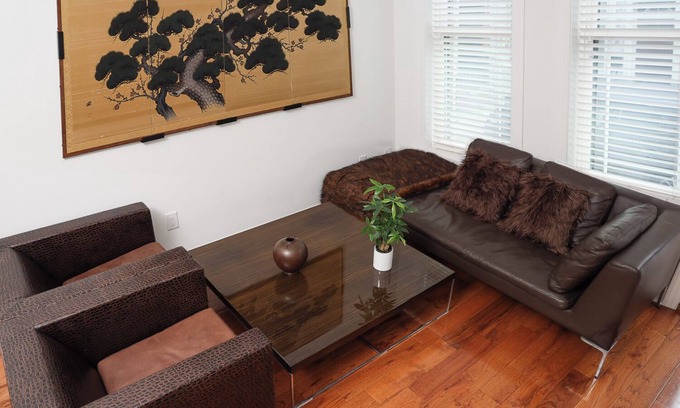 Point Breeze Casa | Peaceful Modern Townhouse with Skyline View 1 mile from Center City