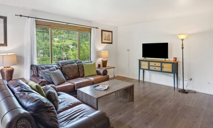 Steamboat Springs Casa | Peaceful Mountain Getaway - Dog Considered - Close to Ski Area - Quiet Location