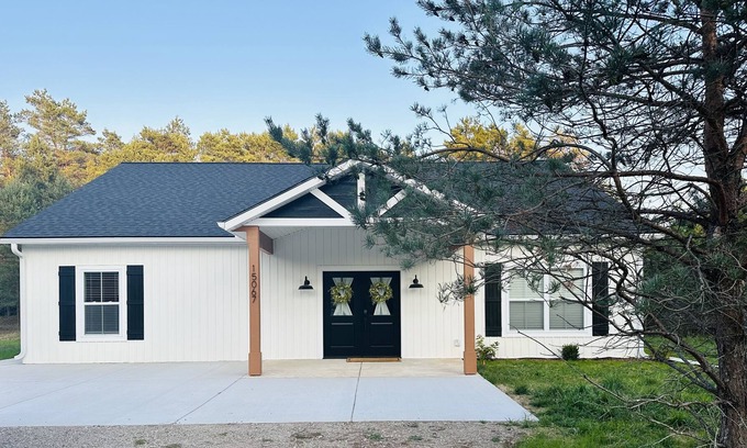 Bear Lake Casa | Peaceful Pine Haven--only 5 miles to Crystal Mountain!!