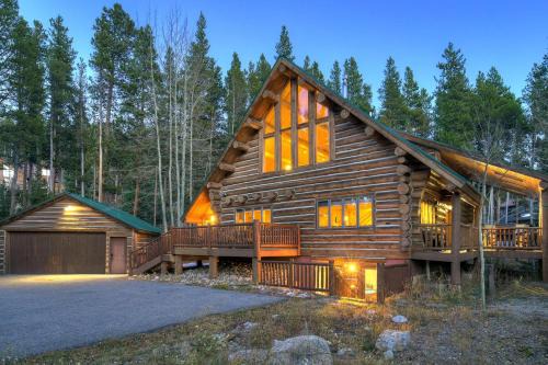 Blue River Casa | Peaceful Pines Log Lodge