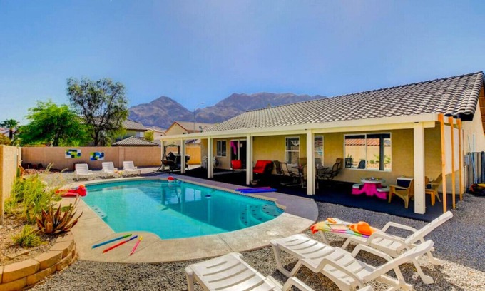 Sunrise Manor Casa | Peaceful Pool at Casa De Hollywood