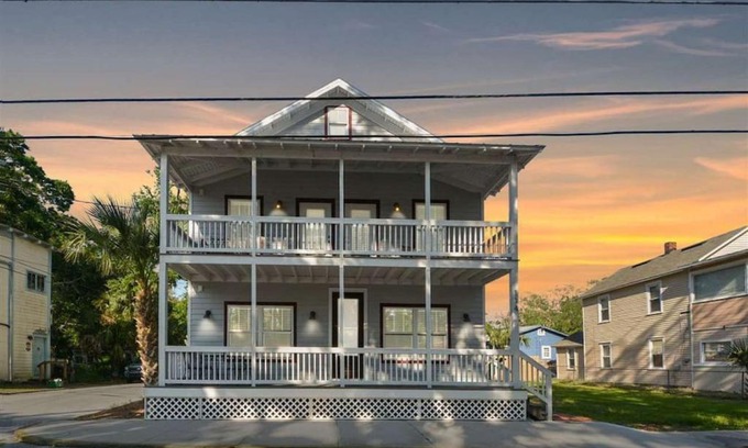 Lincolnville Casa | Peaceful Porch Perfect Downtown Retreat