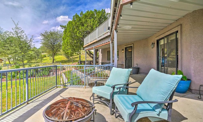 Prescott Heights Apartamento | Peaceful Prescott Studio with Mountain Views!