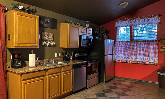 Geneva Casa | Peaceful ranch life! Come stay amongst the horses in your back yard