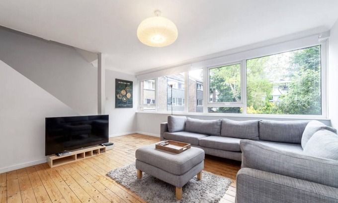 South Camberwell Casa | Peaceful Renovated 5BDR house w/garden | Smarthost