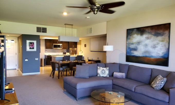 Waikoloa Condominio | ¡Unidad de vista al mar completamente renovada ubicada en el campo de golf de Waikoloa!