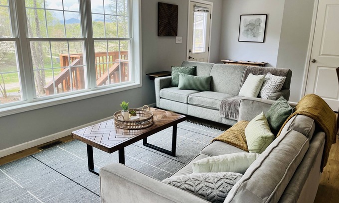 Old Fort Cabina | Peaceful Retreat on Mtn Reserve - 2 Bath - Fenced Yard - By I-40