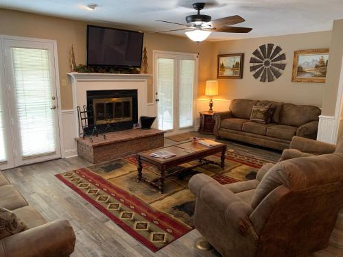 Red River Casa | Peaceful Rivers Edge On Tenderfoot With High Speed Wifi