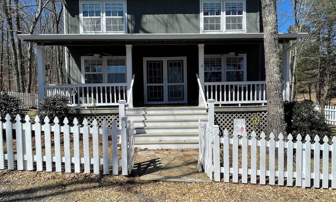 Coosa Cabina | Welcoming 3-bedroom cabin with AC in Gaylesville