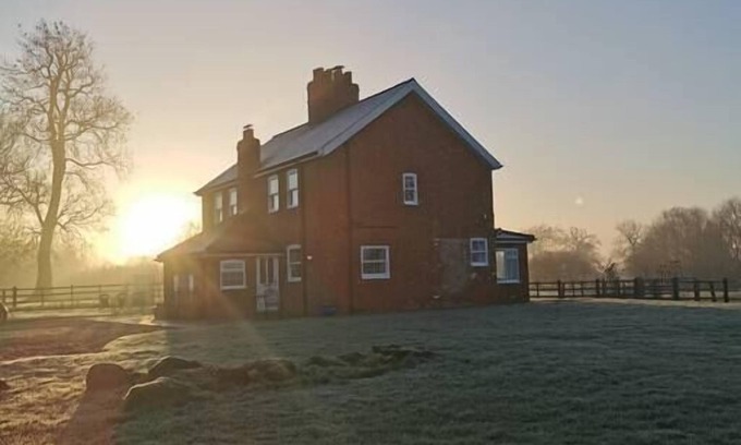 Horncastle Casa | Peaceful South Cottage, Bainvalley Cottages