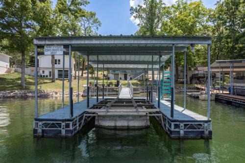 Gravois Mills Casa | PEACEFUL WATERS