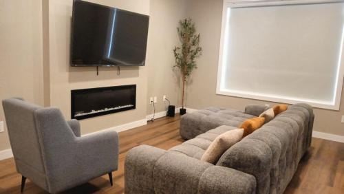 Southeast Edmonton Casa | Peaceful Wifi Tv Long Stays Family Friendly