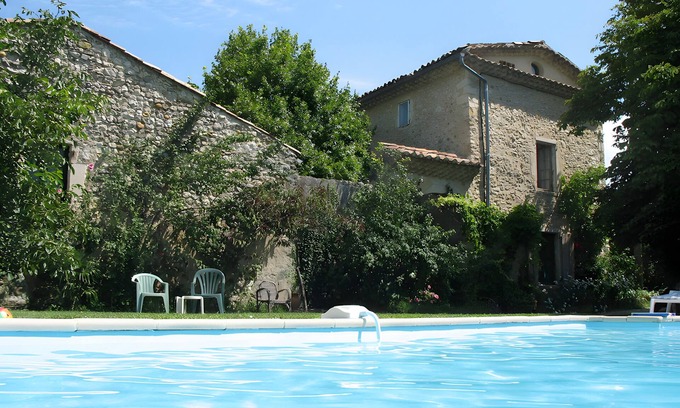 Sauzet Cama Y Desayuno | Peach Room with Pool and Garden