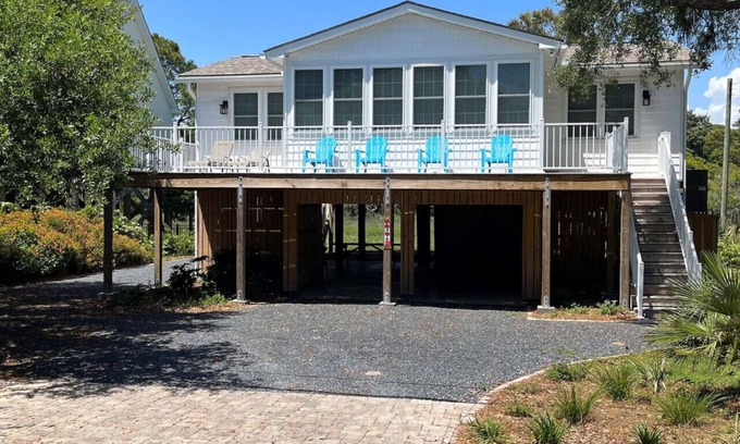 Folly Beach Casa | Peaches Folly, Steps to the Beach, Pet Friendly