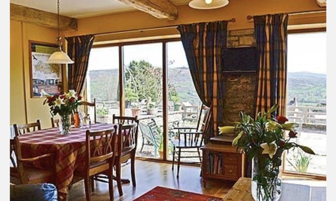 Talybont-on-Usk Casa | Peacock Cottage, Pet Friendly, Black Mountain Range, ubicado en Brecon Beacons