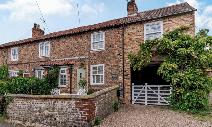 Great Ouseburn Cabaña | PEAR TREE COTTAGE, pet friendly, with open fire in Great Ouseburn