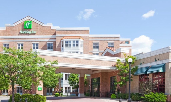 Historic Downtown La Crosse Hotel | Pearl Street Hotel