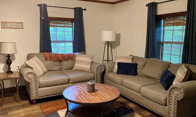 Mathiston Casa | Pecan Hill - Charming 3-bedroom farmhouse in peaceful Mathiston