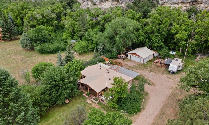 Canoncito Cabina | Pecos River Retreat with a Hot Tub