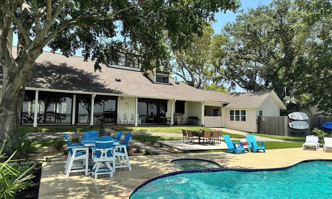 El Lago Casa | Pelican Bay Estate- A Luxury Waterfront Vacation Home