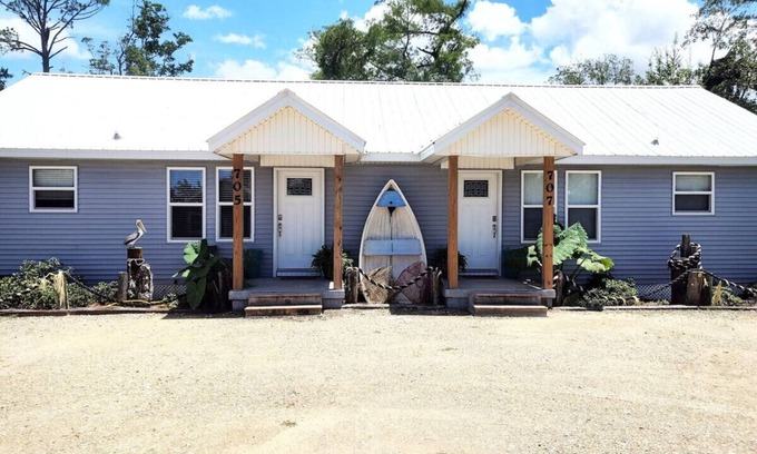 Port St. Joe Villa | Pelicans Post - Close to Downtown & Beaches - King Bed - Boat Parking - NO Pet Fees !