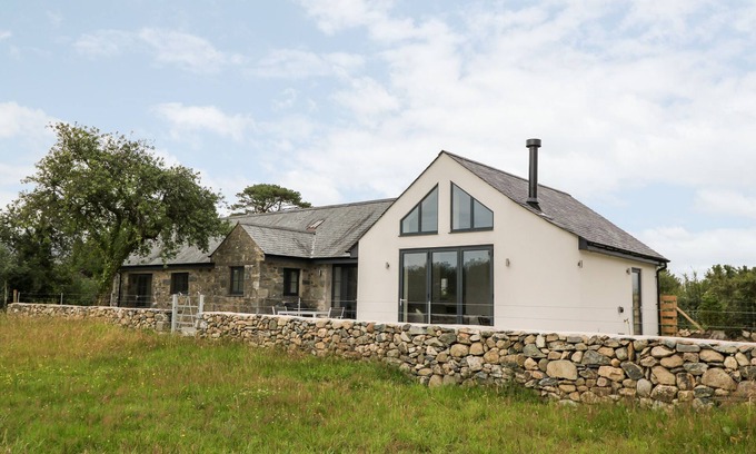 Rhyd-y-clafdy Cabaña | PEN Y CEFN, pet friendly, luxury holiday cottage in Pen Y Cefn
