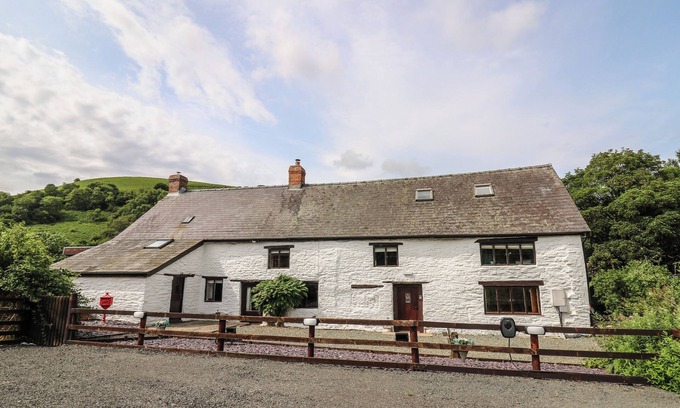 Llandrindod Wells Cabaña | PENARTH, pet friendly, character holiday cottage in Builth Wells