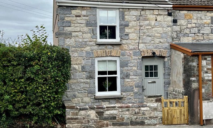 Penderyn Casa | Penderyn Cottage Waterfall Country Brecon Beacons