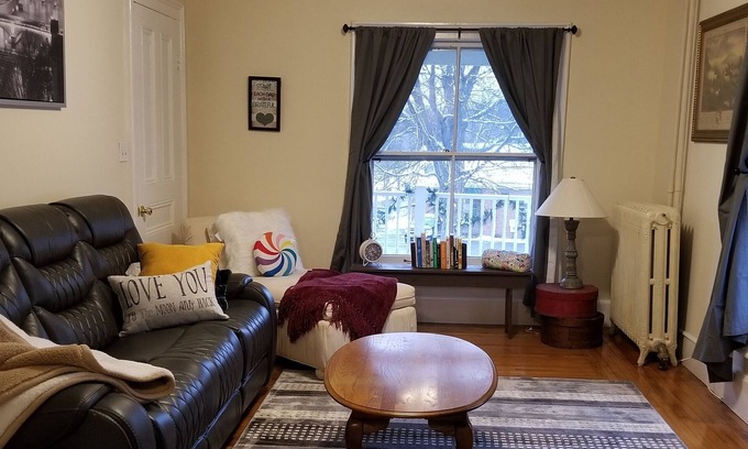 Philmont Apartamento | Penelope's Flat - Laugh often, eat well and enjoy life!