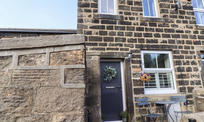 Oxenhope Cabaña | PENISTONE VIEW, pet friendly, character holiday cottage in Oxenhope