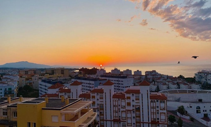 Estepona Apartamento | Penthouse mit private Dachterrasse und Blick auf das Meer, Berge ,Hafen
