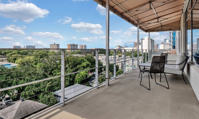 South Eola Condominio | PENTHOUSE Modern/Stylish Open floor plan w/parking