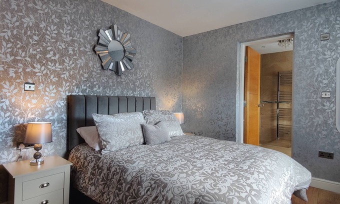 Liverpool Hotel | Habitacion Doble-De Lujo-Baño con ducha-Vista al patio