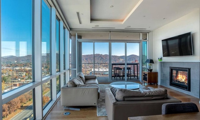 Downtown Asheville Condominio | Penthouse Style Condo Atop Hotel Indigo