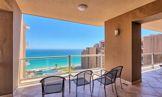 Puerto Peñasco Complejo | ¡Ático de lujo de 3 dormitorios en Las Palomas actualizado! ¡Patio masivo, vista al mar!