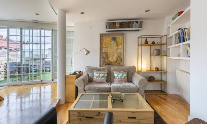 Almenara Apartamento | Ático con amplia terraza y vistas panorámicas en Madrid